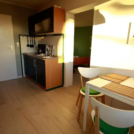 Landhaus-sutje-im-gruenen Lejlighed